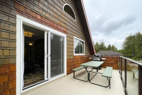 Raven Lady #201- Ucluelet Sleeps 6 Pet Friendly in อูคลูเล็ต (BC)