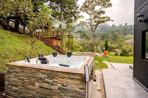 Nature Retreat Views, Grill, Jacuzzi & Glamping