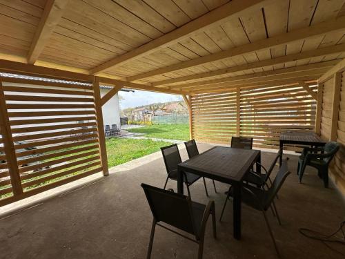 Chris Mountain Retreat Chris Mountain Retreat