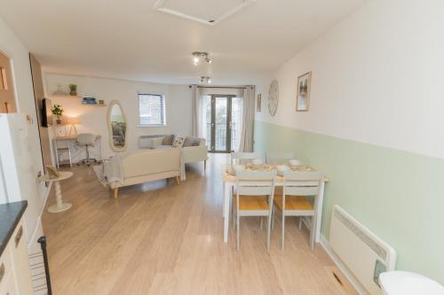 Stylish 2-Bed, City Centre Gem, Walk to Station, Grand Theatre & Hospital, Wolverhampton (fotografie 10)