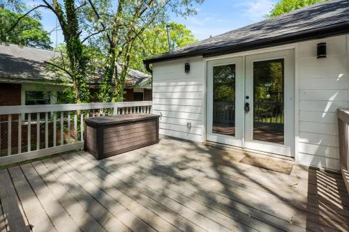 Charming 2 Bedroom Bungalow with wifi and AC in lovely Atlanta in Pittsburgh