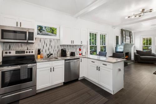 Charming 2 Bedroom Bungalow with wifi and AC in lovely Atlanta in Pittsburgh