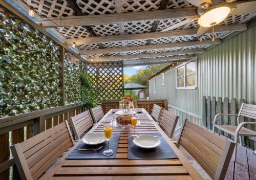 Hot Tub, Fire pit & Pet-friendly Riverside Retreat in New Braunfels, USA