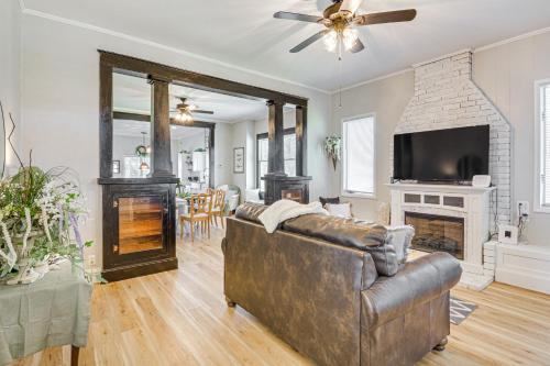 Fire Pit: Pet-Friendly Mt Vernon Gem!