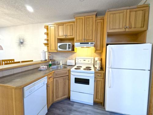 673896515 Banff Wood lodge