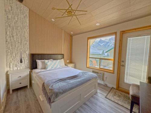 673896619 Banff Wood lodge