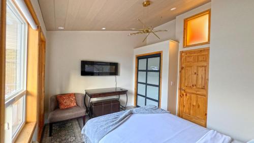 673896680 Banff Wood lodge