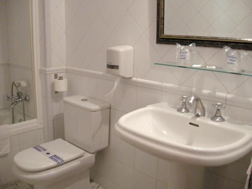 Hostal Canovas - image 10