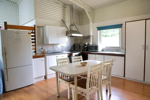 Konyha, The Hopeful Hut-Cosy beach vibes-Bring the dog & boat in Kurrimine Beach (QLD)