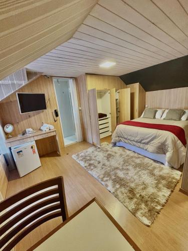 One-Bedroom Suite image 3