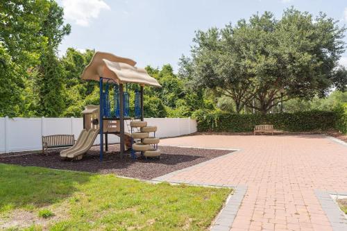 Welcoming 4 BR Sleeps 10 Guests - image 7