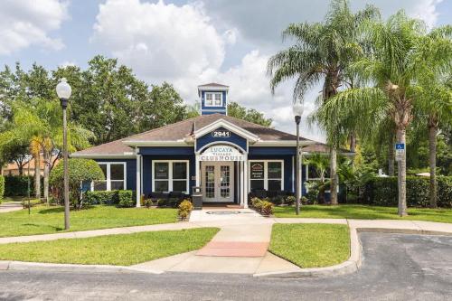 Welcoming 4 BR Sleeps 10 Guests Florida
