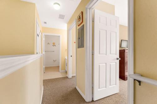 Relaxing 3BR Haven for 8 at Seven Dwarfs - image 3
