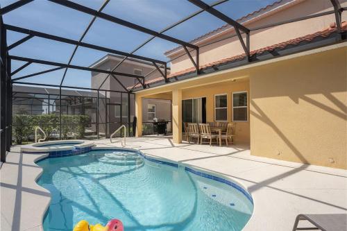 Sleeps 16 guests Single Family 6BR SR6047 in Davenport, USA