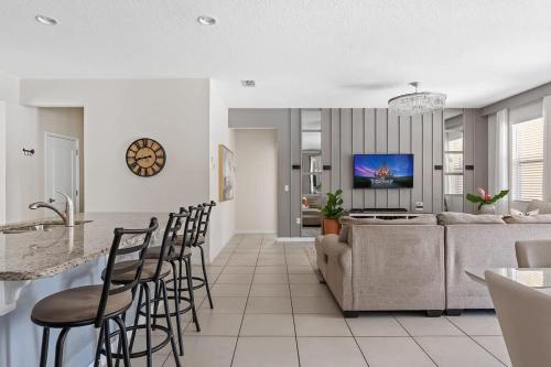 Sleeps 16 guests Single Family 6BR SR6047 in Davenport, USA