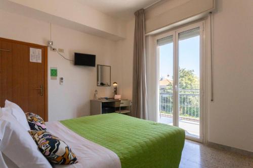 Superior Double Room image 6