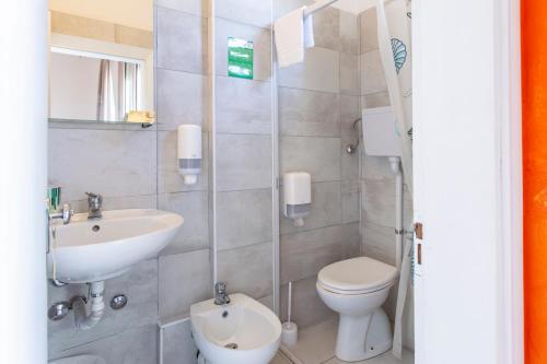 Triple Room image 7