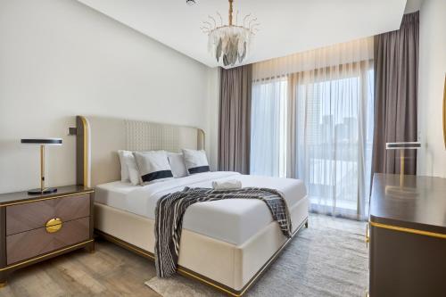 Bright and Modern City Apartment in Business Bay with Two Balconies, Pool, Gym, free Parking and Self Check In, Sleeps up to Four, by Stayfinity, Dubái (foto 2)