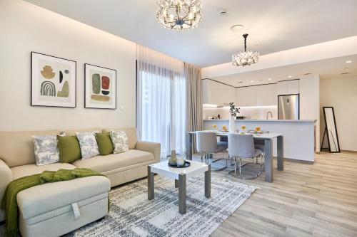 Bright and Modern City Apartment in Business Bay with Two Balconies, Pool, Gym, free Parking and Self Check In, Sleeps up to Four, by Stayfinity, Dubái (foto 4)