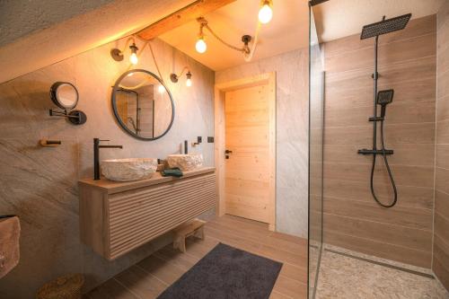 Forest Chalet with Jacuzzi and sauna, 4 km from Starý Smokovec, Nová Lesná (foto 8)