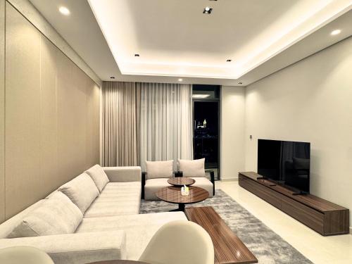 CaiCai Homes 1 BHK Nobles Tower Business Bay 5 min Drive to Dubai Mall - image 4