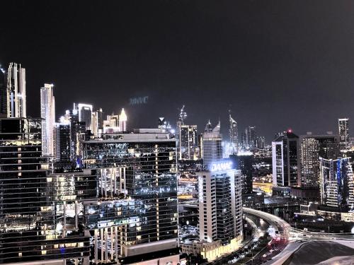 CaiCai Homes 1 BHK Nobles Tower Business Bay 5 min Drive to Dubai Mall - image 7