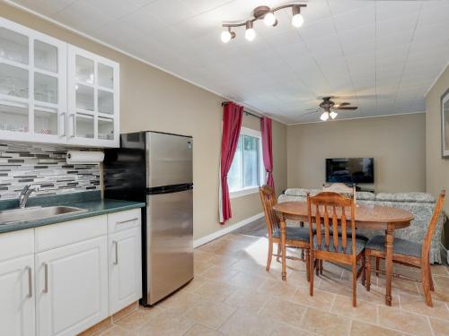 Malahat Bungalows Motel in มาลาแฮต บีซี