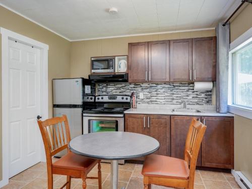 Malahat Bungalows Motel in มาลาแฮต บีซี