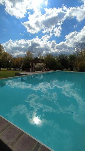 Casa Boutique con piscina y cercana a plaza de Villa de las Rosas in Villa Las Rosas