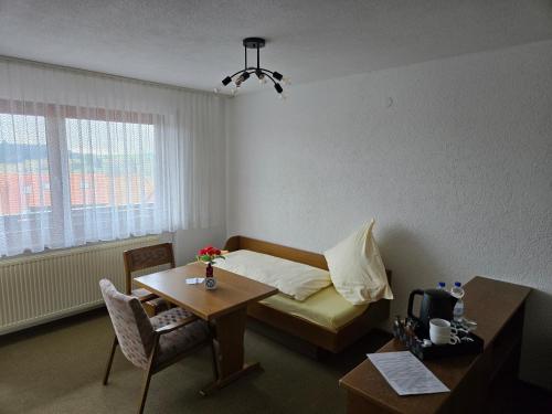 Iekārtas, Pension Hauber - Kirschtortenzimmer mit Balkon in Herrischried