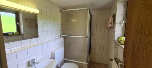 Duša, Pension Hauber - Kirschtortenzimmer mit Balkon in Herrischried