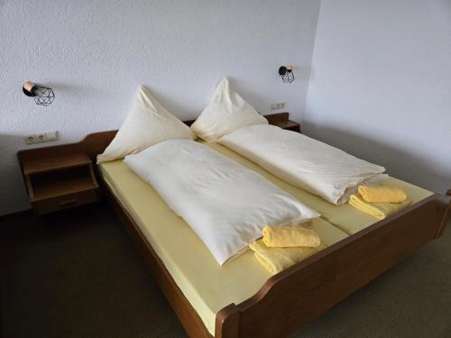 Pension Hauber - Kirschtortenzimmer mit Balkon in Herrischried