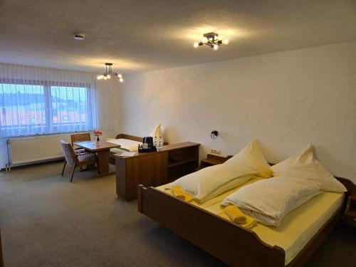 Pension Hauber - Kirschtortenzimmer mit Balkon in Herrischried