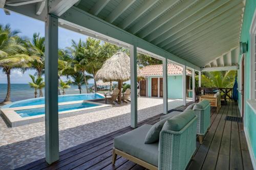 Terraza/balcón, Beachfront Villa Deep Pool Sleeps 6 Private Suite in Maya Beach