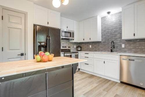 Less Than 1 Mi to Main St and Amphitheater Woodstock Home! in Woodstock
