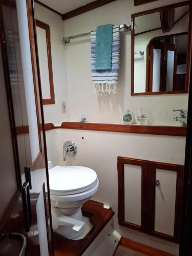 حمام, 73ft Family Sailing Yacht with Crew - all inclusive in El Porvenir