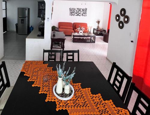 Casa Leonor. 2 cuartos, 2 baños, Cocina, cochera. in Valladolid, Mexico