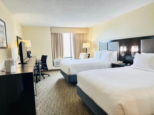 Holiday Inn Miami International Airport an IHG Hotel - image 22