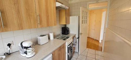 Elegant 1-Bed Flat • Sleeps 5 • NW6 • SuperHost - image 11
