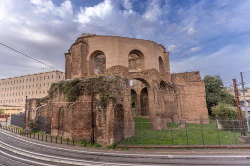 3 minutes walk from Termini Station With Temple View, Rzym (zdjęcie 6)