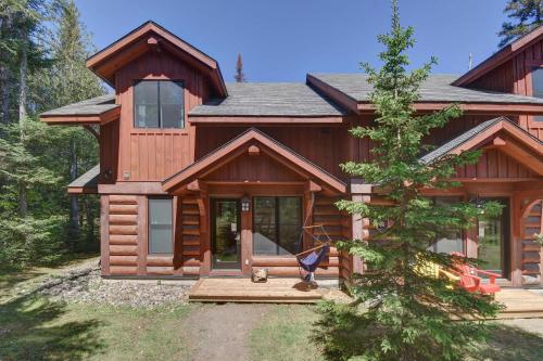 Family friends lake access & hot tub in Lac Superieur (QC)