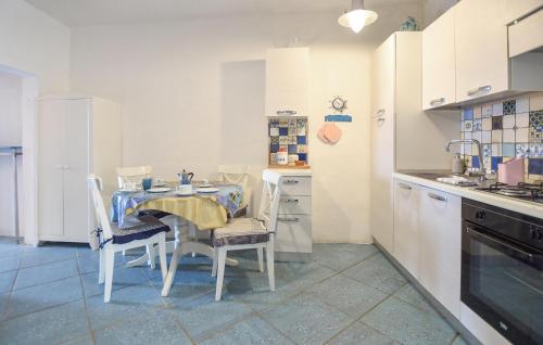 кухня, 2 Bedroom Cozy Apartment In Scario in Сан - Джованні Піро