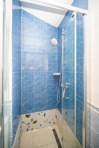 Three-Bedroom Apartment with Terrace image 9