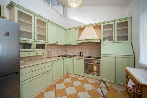Three-Bedroom Apartment with Terrace image 7