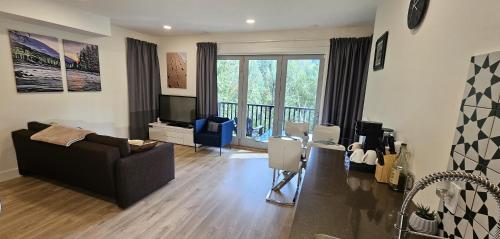 Casa del Rio - Peaceful River Guest Suite -Forests -Mountains -Hiking in Slesse Park (BC)
