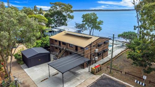 Salt & Stone Villas - on the beach, pets by app, Burrum Heads (фото 7)