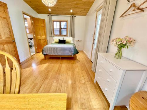 . Comfy Studio near Trails & Beaches
