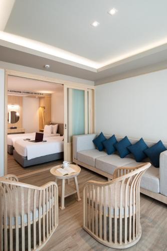 room detail thumbnail 1