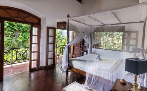 King Room with Balcony image 7