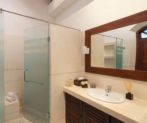 King Room with Balcony image 5